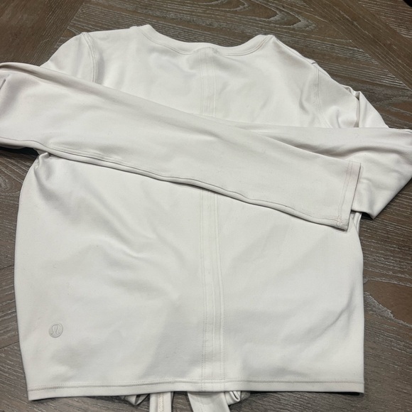 Lululemon tie front long sleeve top. Ivory size 4 very flattering - Picture 2 of 2